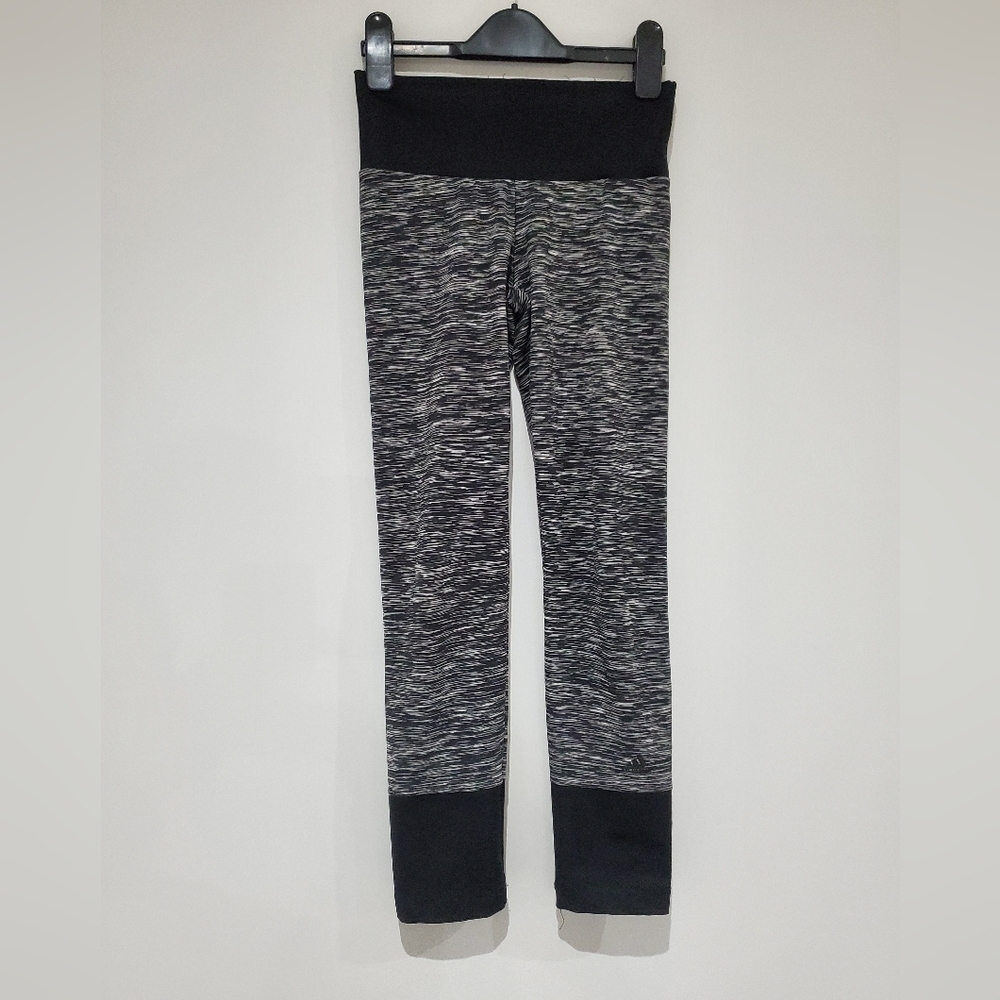 Adidas dark heathered gray/black Capri pants/cropped exercise tights fit XXS